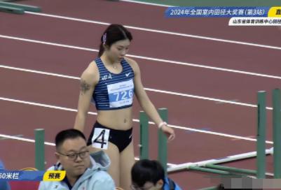 跨栏女神对决!60米栏吴艳妮跑出8秒19,击败夏思凝获得第一!